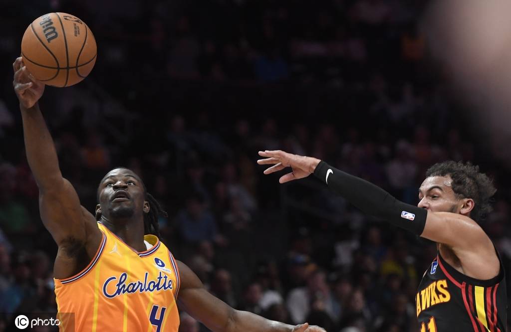 鲍尔28+13约翰逊空砍43分 黄蜂险胜老鹰